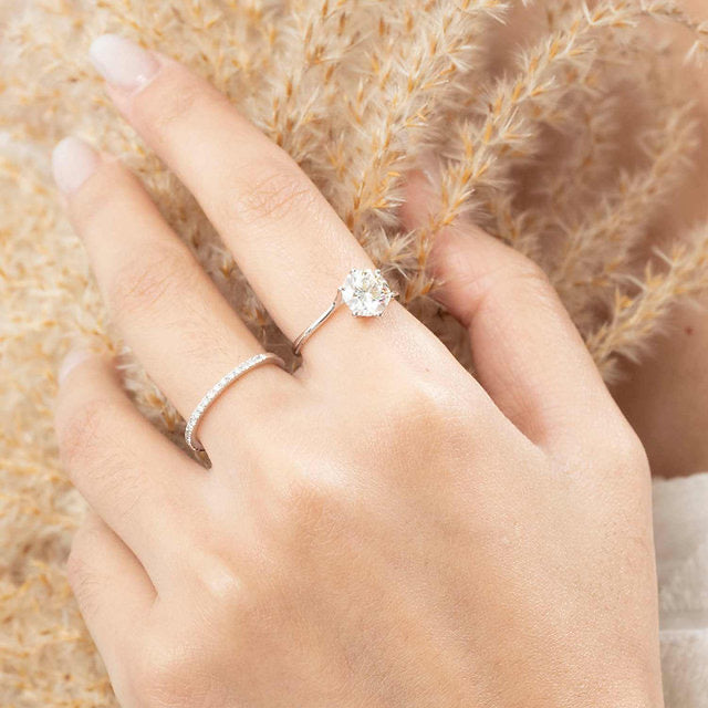 18K 6-Prongs Twist Band Lotus Diamond