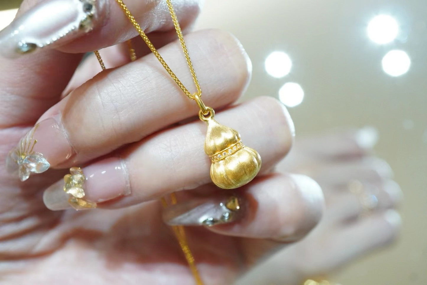 18k Brushed Gold Gourd Pendant Lotus Diamond
