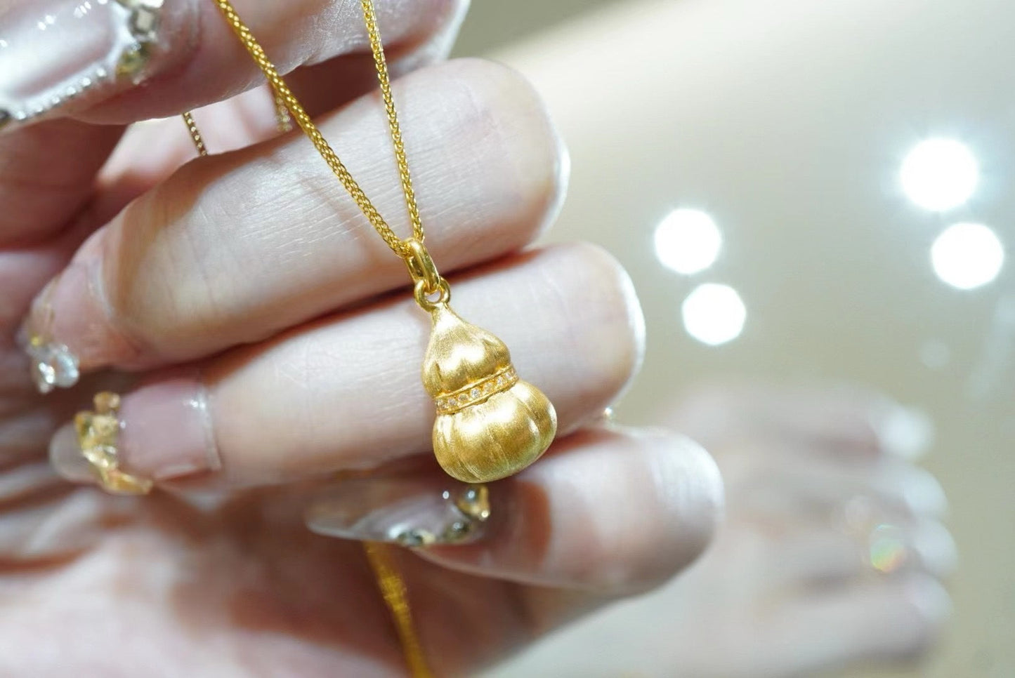 18k Brushed Gold Gourd Pendant Lotus Diamond