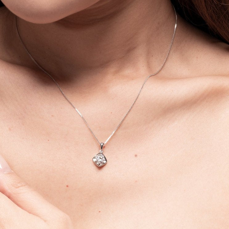 18K diamond Pendant - Lotus Diamond