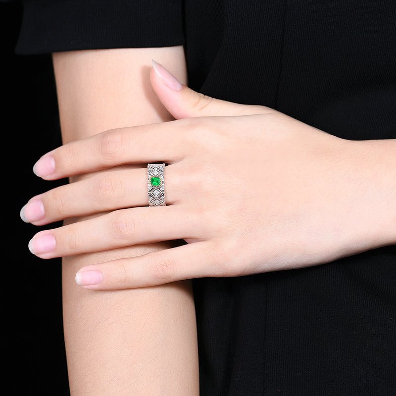 18k gold natural vivid green emerald ring - Lotus Diamond