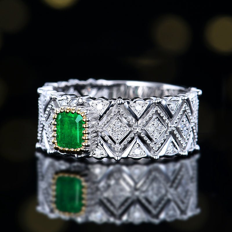 18k gold natural vivid green emerald ring - Lotus Diamond