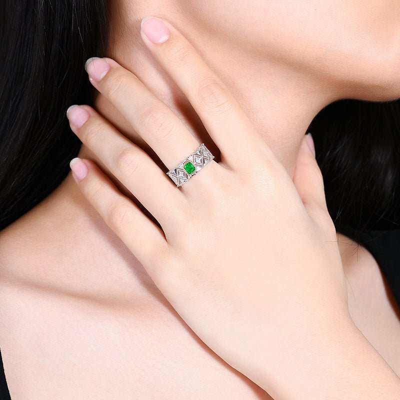 18k gold natural vivid green emerald ring - Lotus Diamond