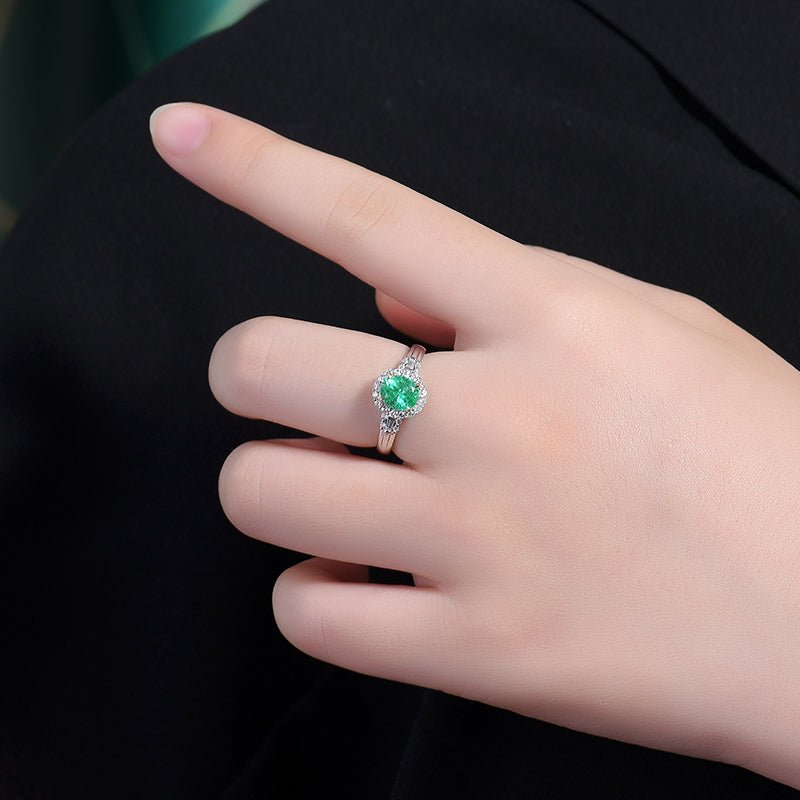 18k gold natural vivid green emerald ring - Lotus Diamond