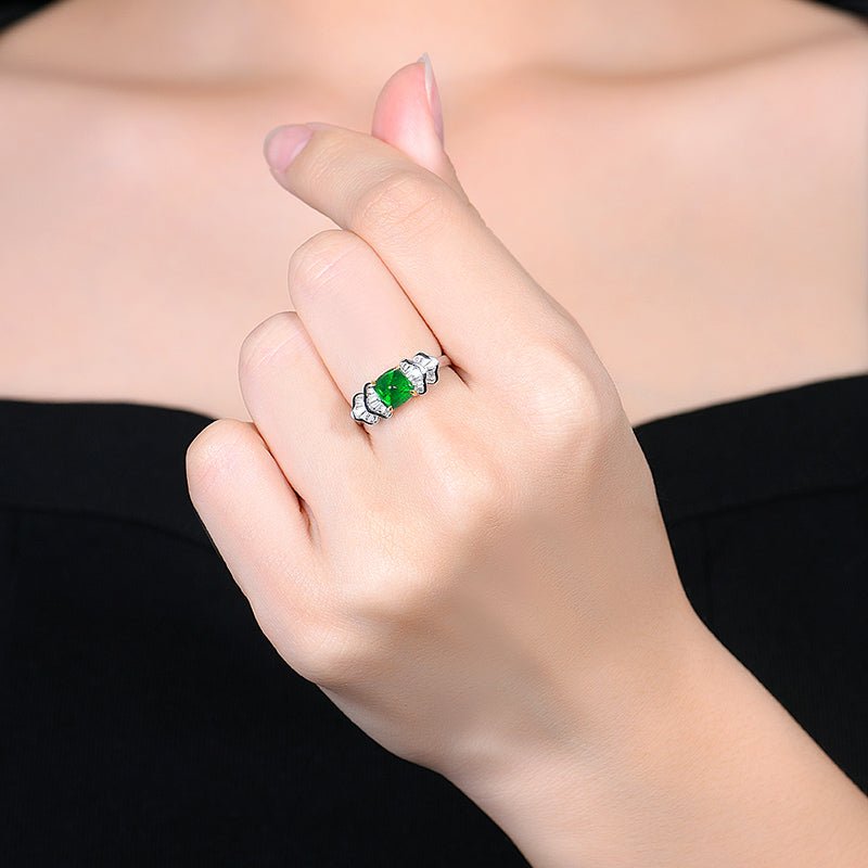18K gold Natural vivid green sugar tower emerald ring - Lotus Diamond