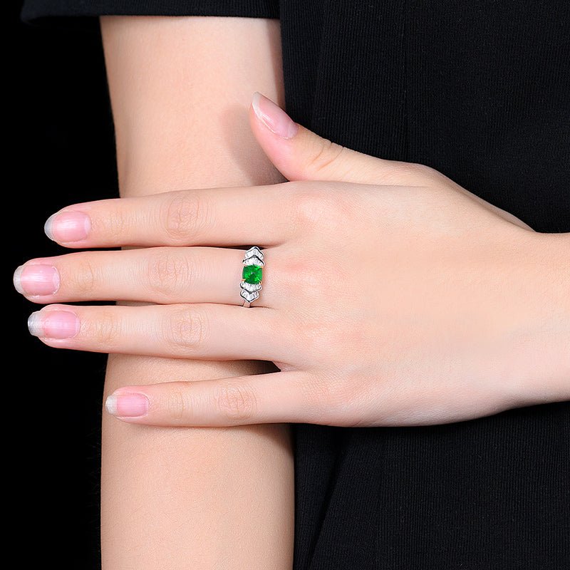 18K gold Natural vivid green sugar tower emerald ring - Lotus Diamond