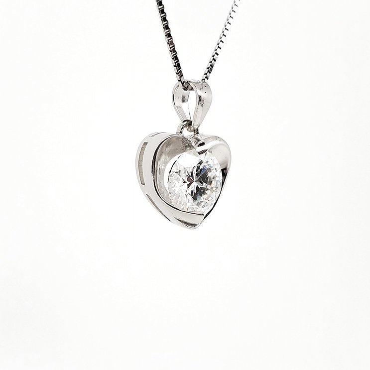 18K Heart diamond pendant - Lotus Diamond