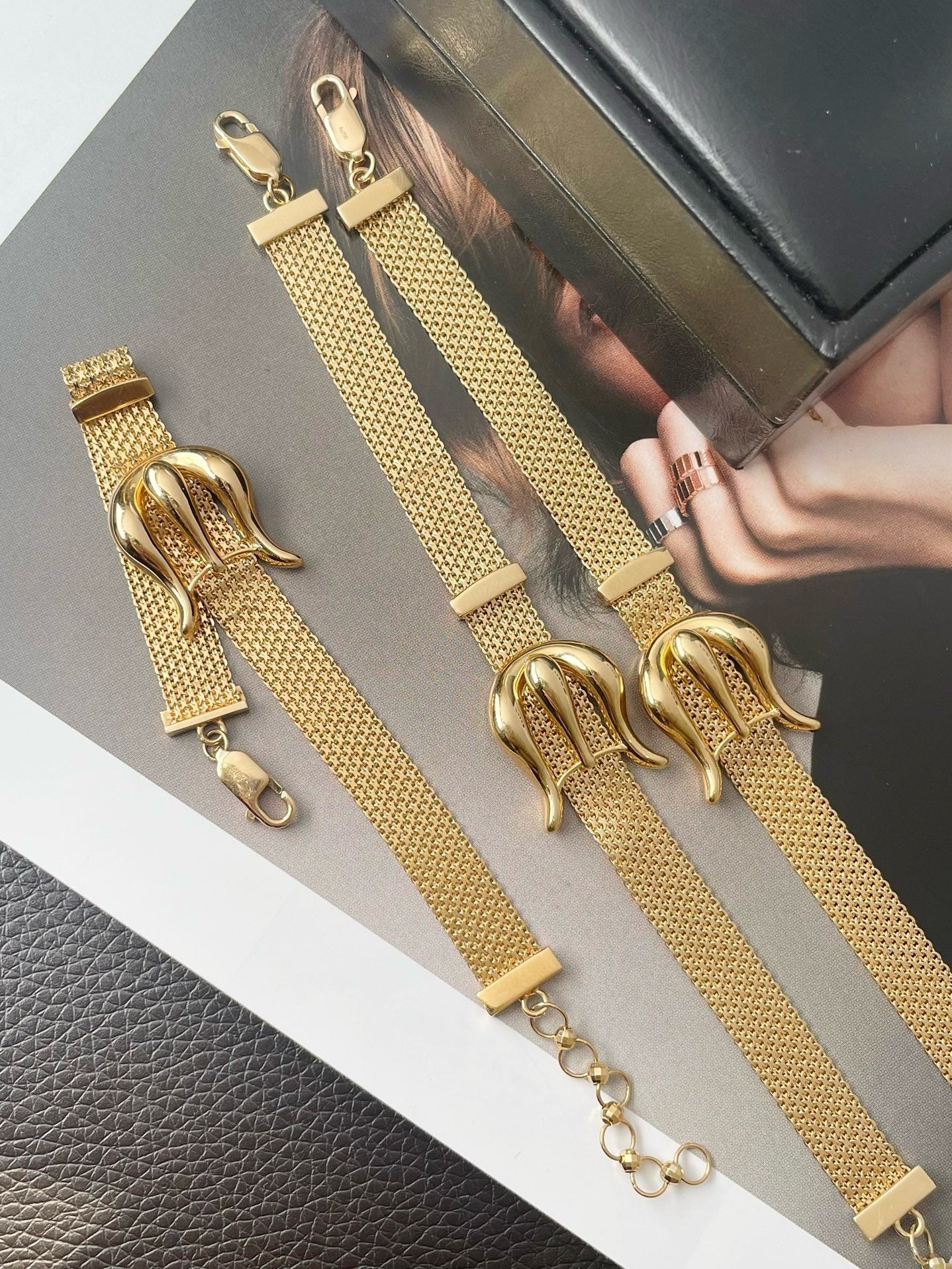 18K Italian belt-style bracelet! Lotus Diamond