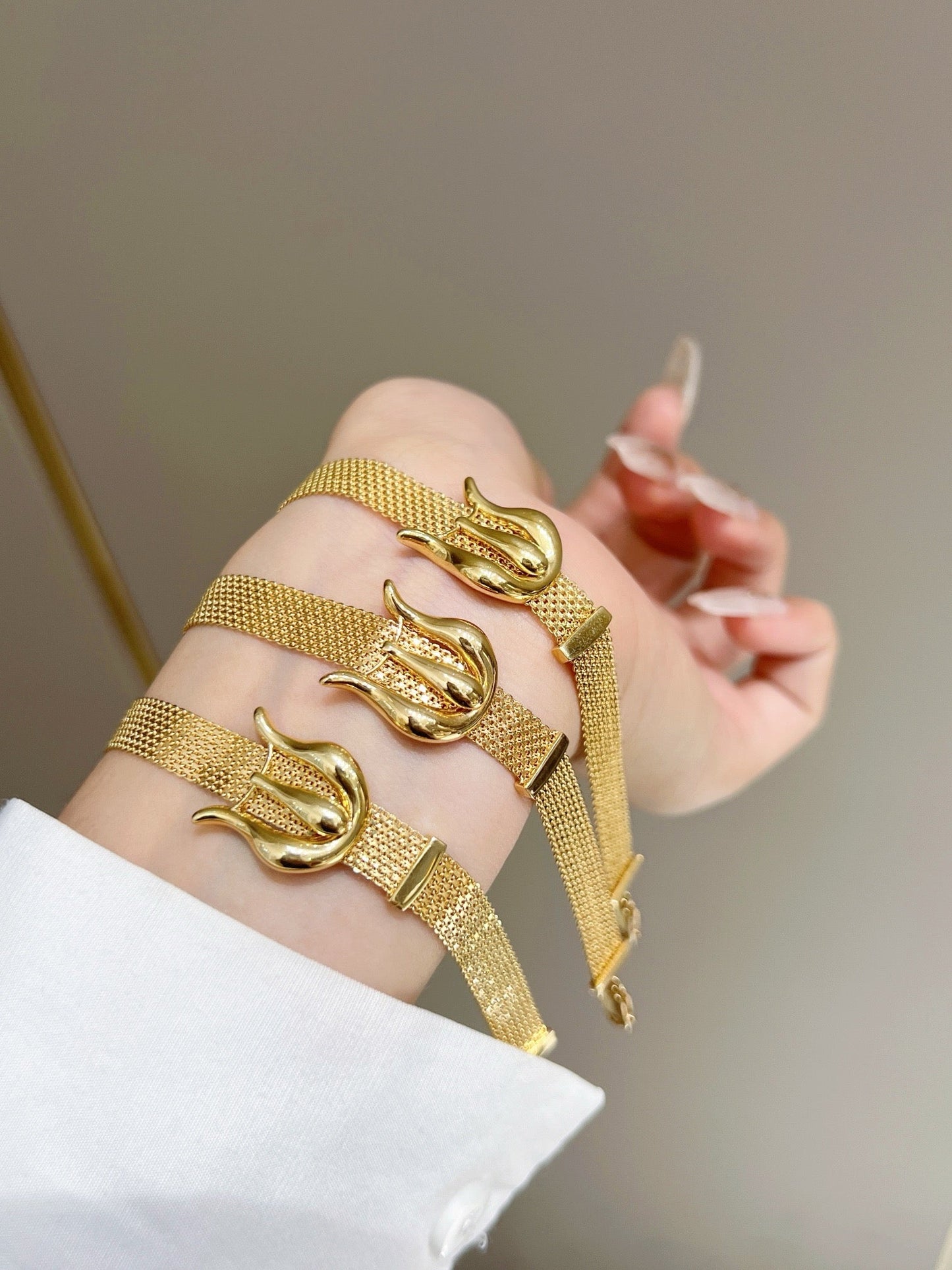 18K Italian belt-style bracelet! Lotus Diamond