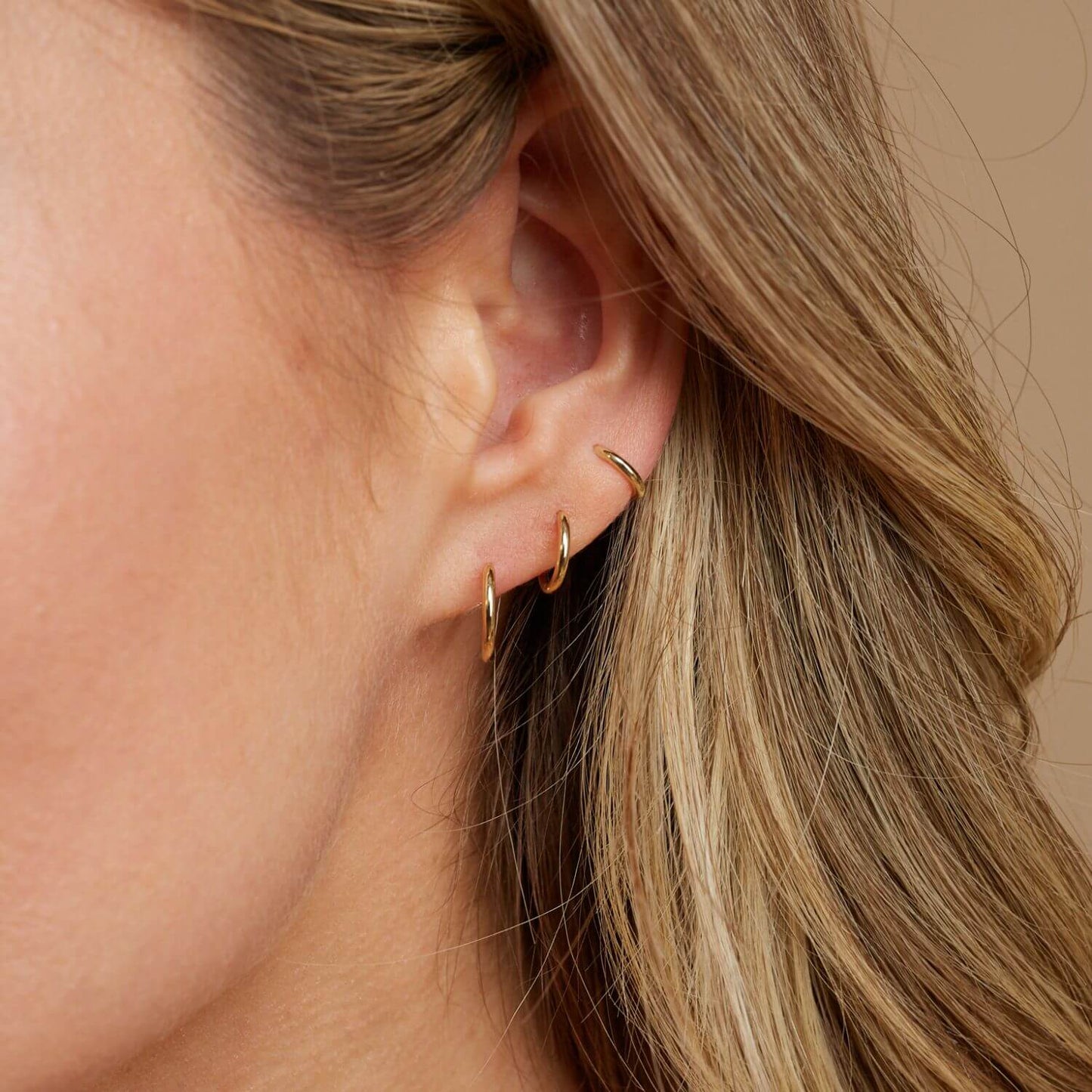 Grand Solid Huggie Hoop Earrings - Lotus Diamond
