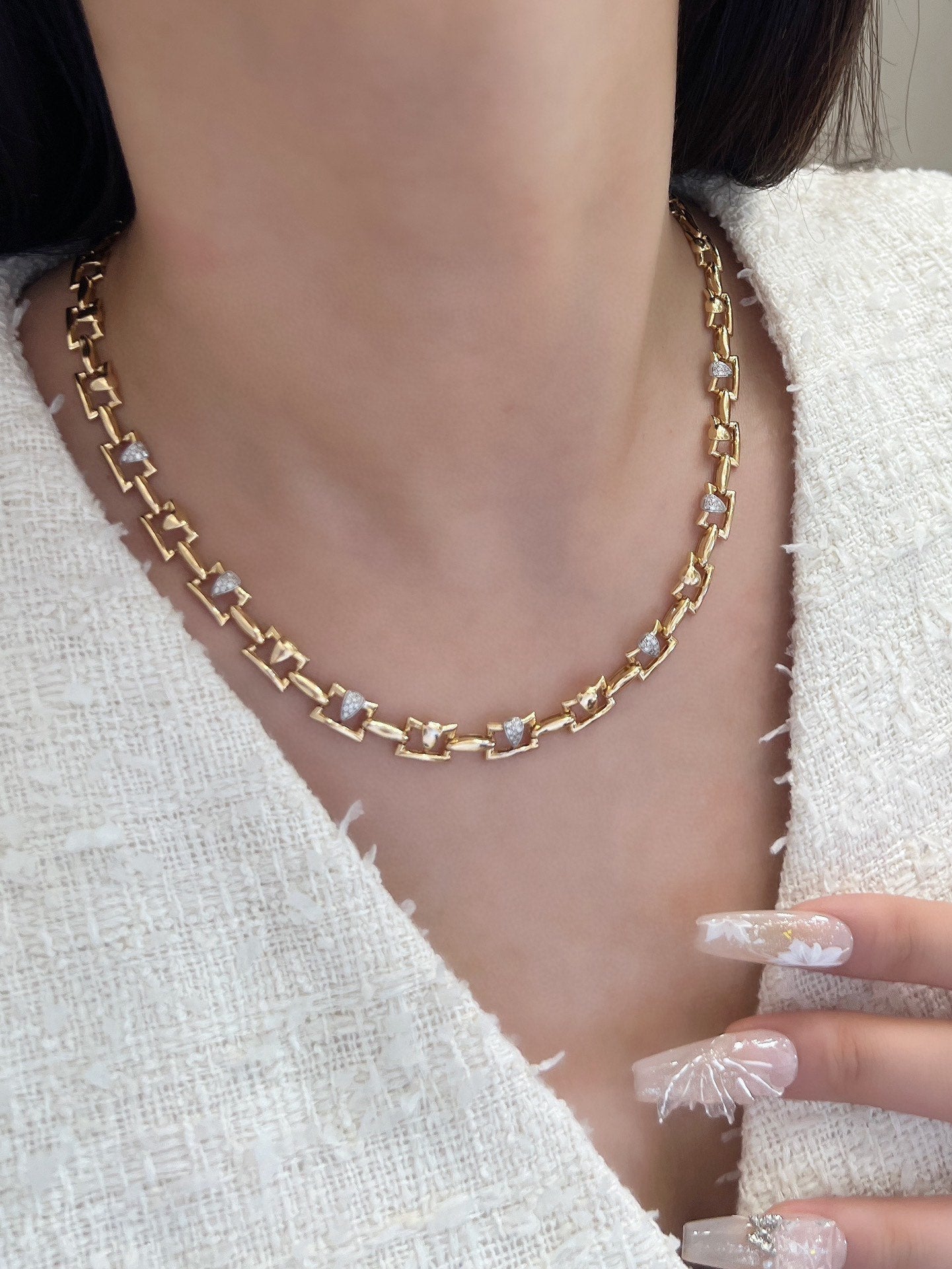 Handmade necklace with 18k goldsquare diamond interval - Lotus Diamond