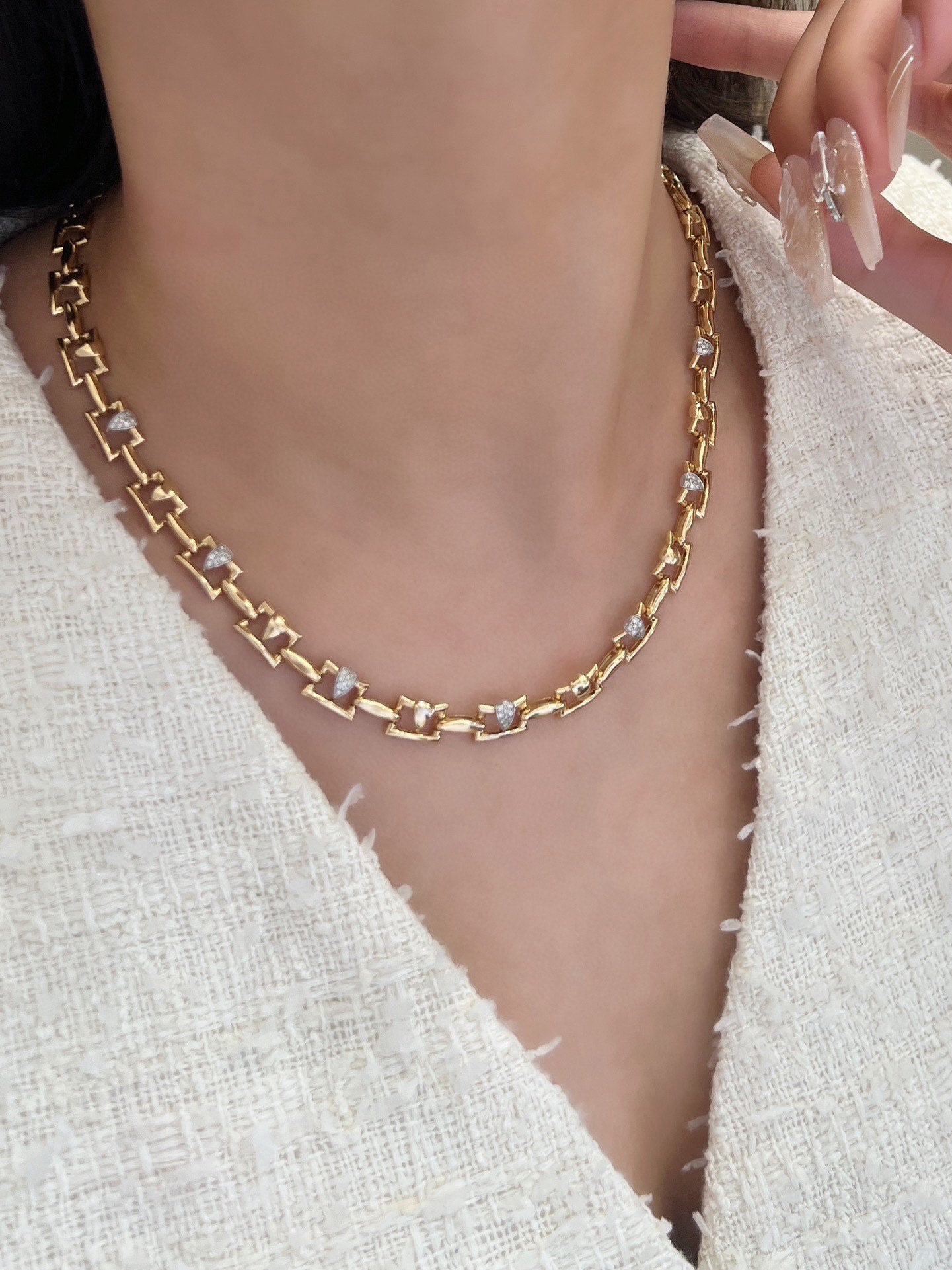 Handmade necklace with 18k goldsquare diamond interval - Lotus Diamond
