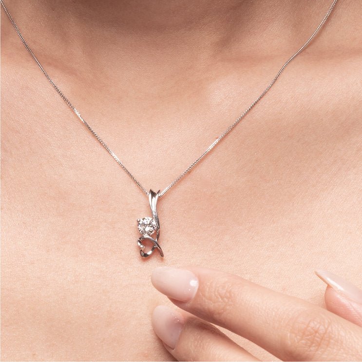Heart - shaped through - flower sling tip 18K diamond Pendant - Lotus Diamond