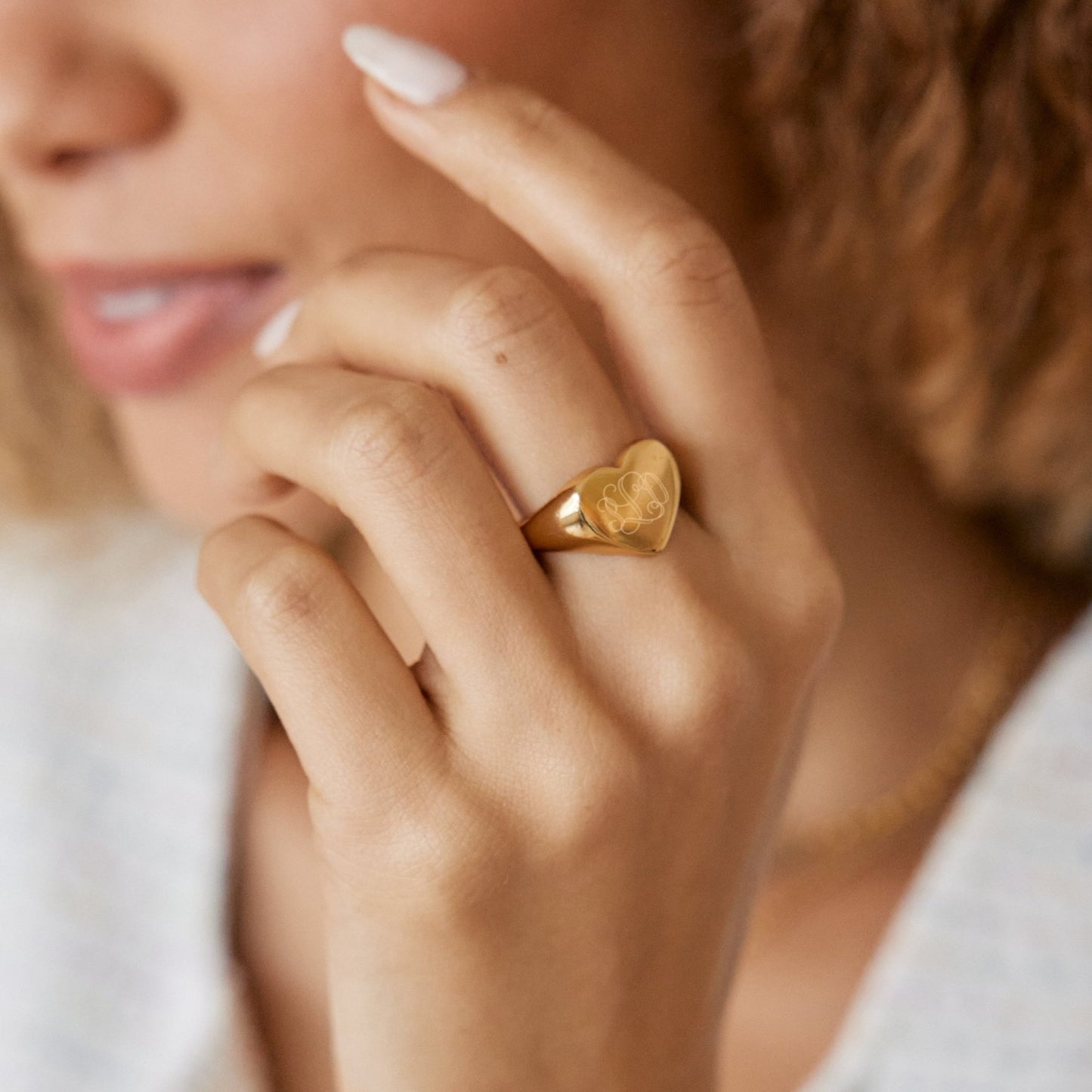 Isabel Heart Signet Ring - Lotus Diamond
