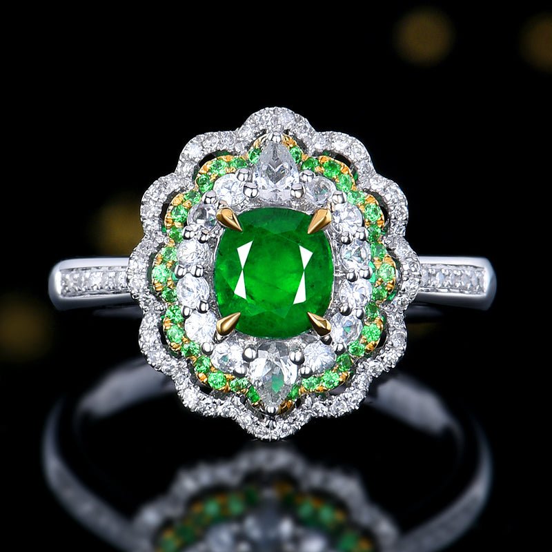 Natural Muzo green emerald in 18K gold - Lotus Diamond