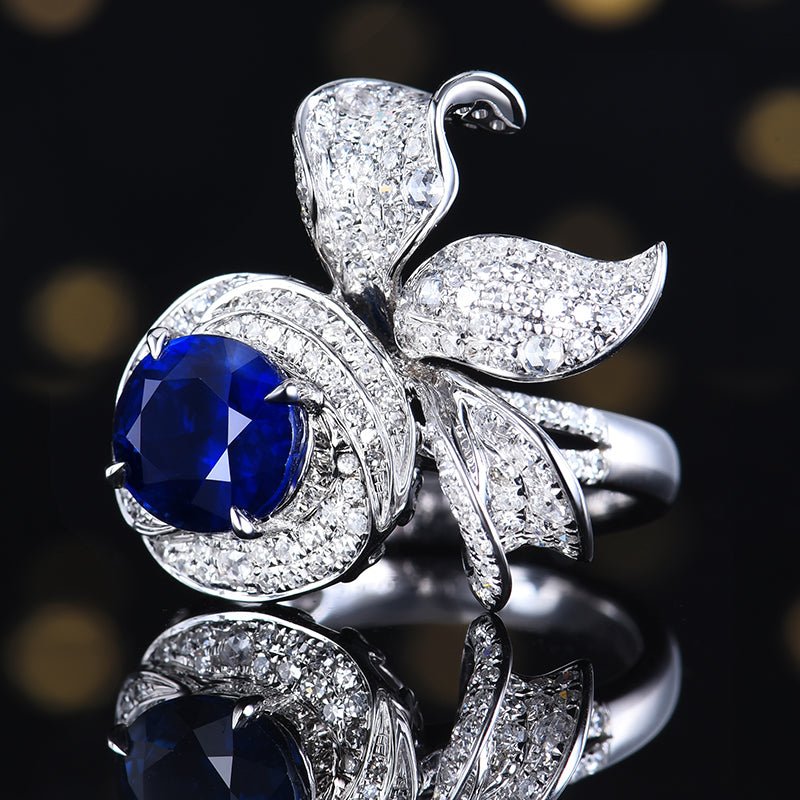 Natural sapphire ring in luxurious design - Lotus Diamond