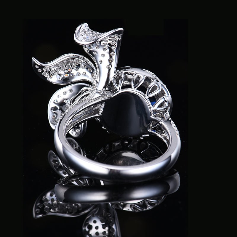 Natural sapphire ring in luxurious design - Lotus Diamond