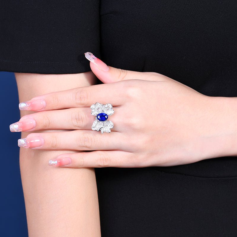 Natural Sri Lankan Royal Blue Sapphire Ring in 18k gold - Butterfly style - Lotus Diamond