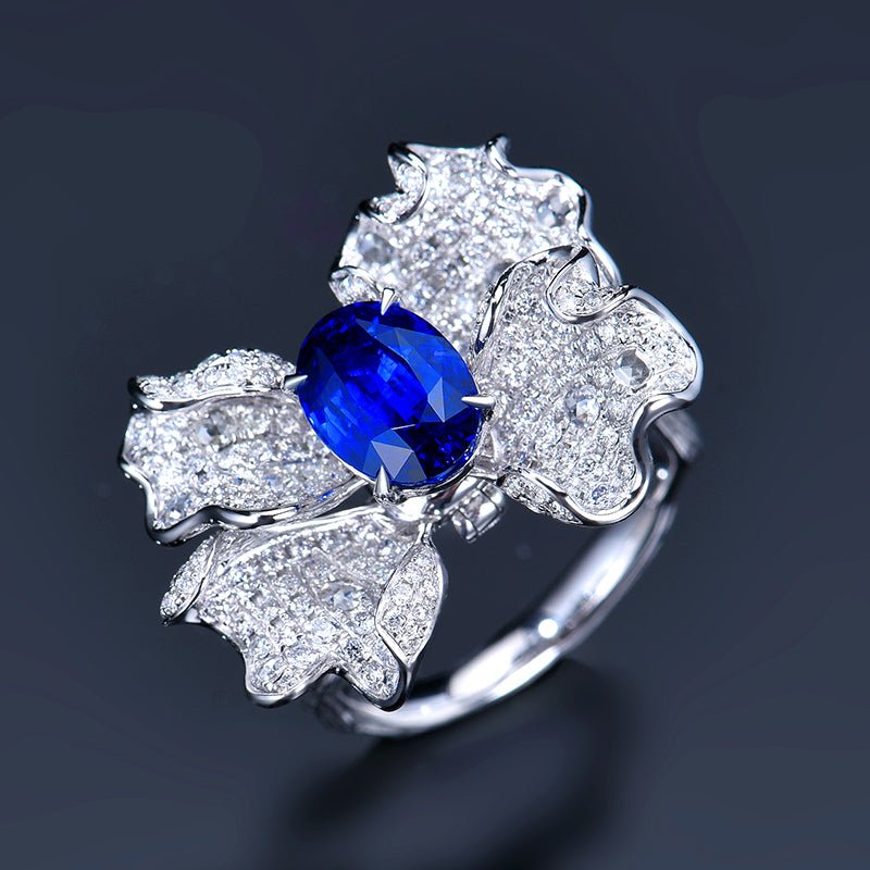 Natural Sri Lankan Royal Blue Sapphire Ring in 18k gold - Butterfly style - Lotus Diamond