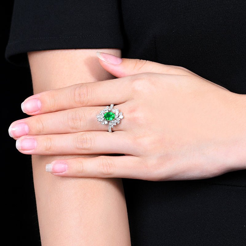 Natural vivid green Emerald Ring Style - C - Lotus Diamond