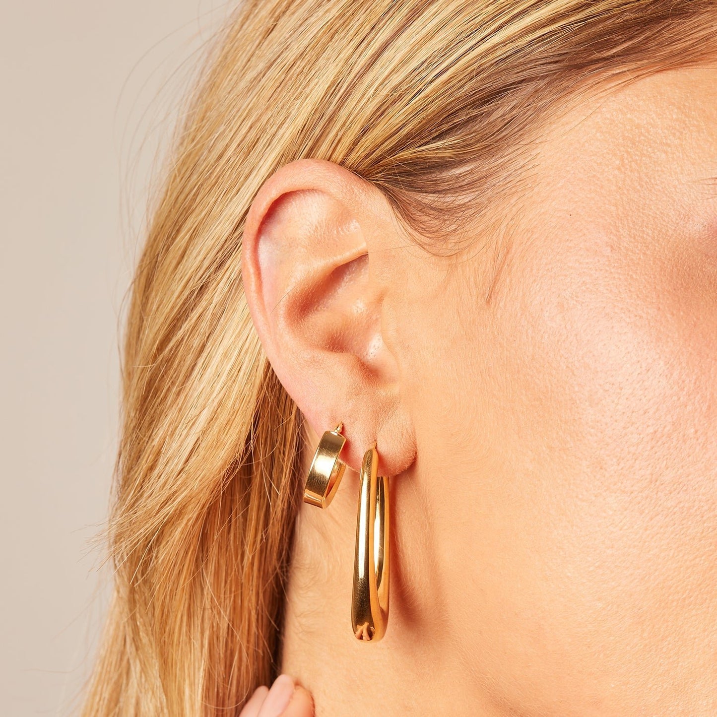 Oval Curved Hoop Earrings - Lotus Diamond