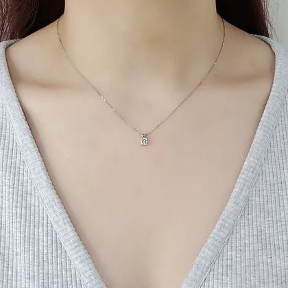 Princess - cut 18K diamond Pendant - Lotus Diamond