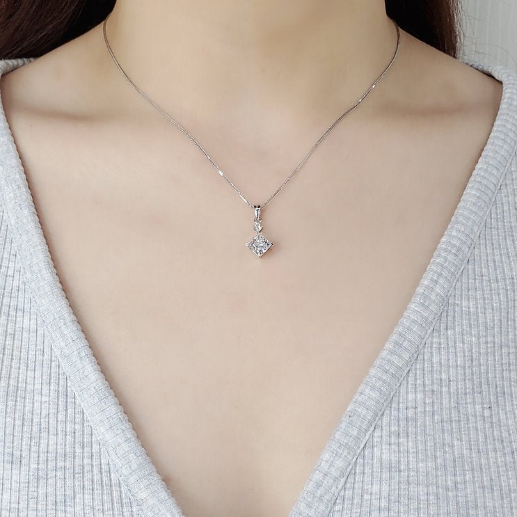 Princess - cut diamond Pendant - Lotus Diamond