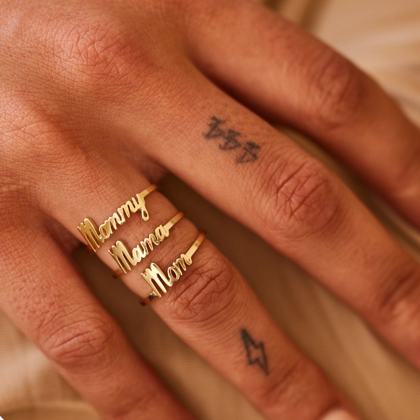 Script Mama Ring - Lotus Diamond