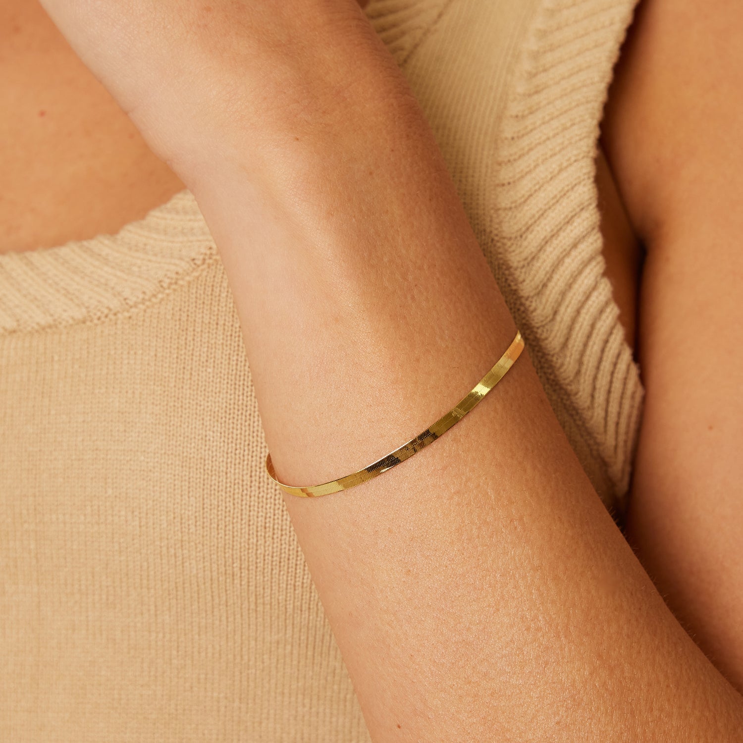 14K Gold Thin Herringbone Bracelet 3mm - Lotus Diamond