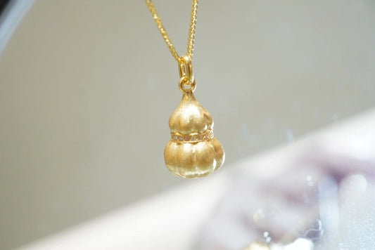 18k Brushed Gold Gourd Pendant Lotus Diamond