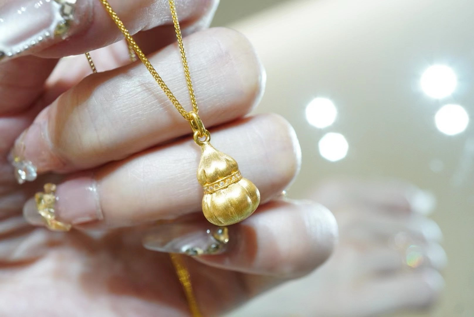 18k Brushed Gold Gourd Pendant Lotus Diamond