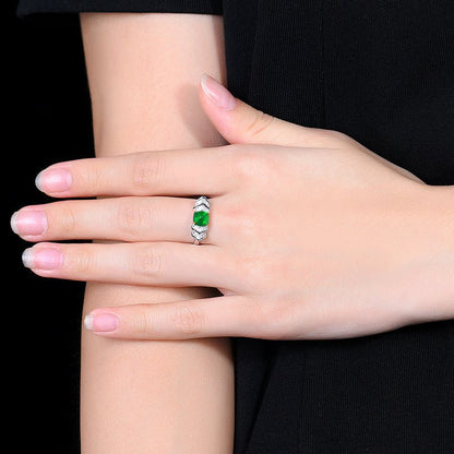 18K gold Natural vivid green sugar tower emerald ring - Lotus Diamond
