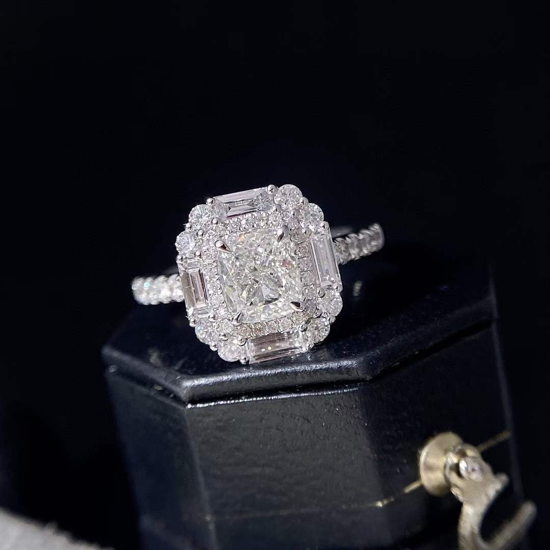 Beautiful lab-grown Diamond Ring -1CT GVS2