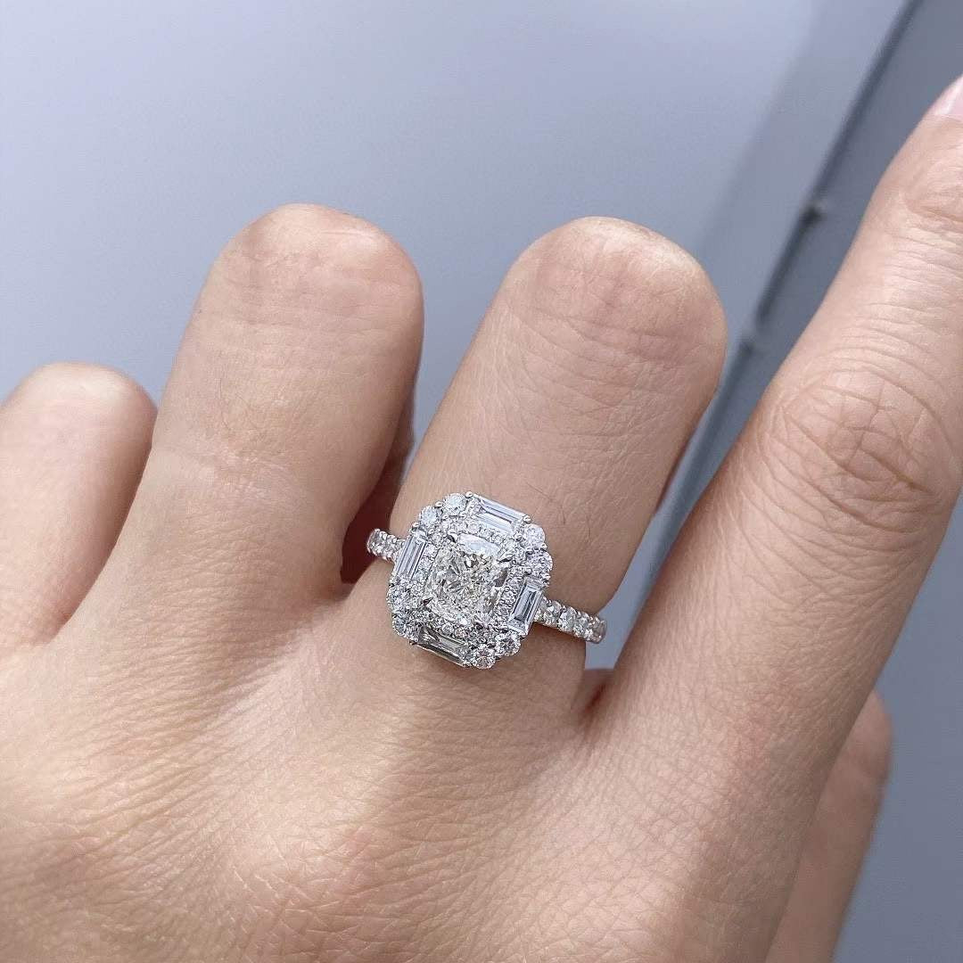 Beautiful lab-grown Diamond Ring -1CT GVS2