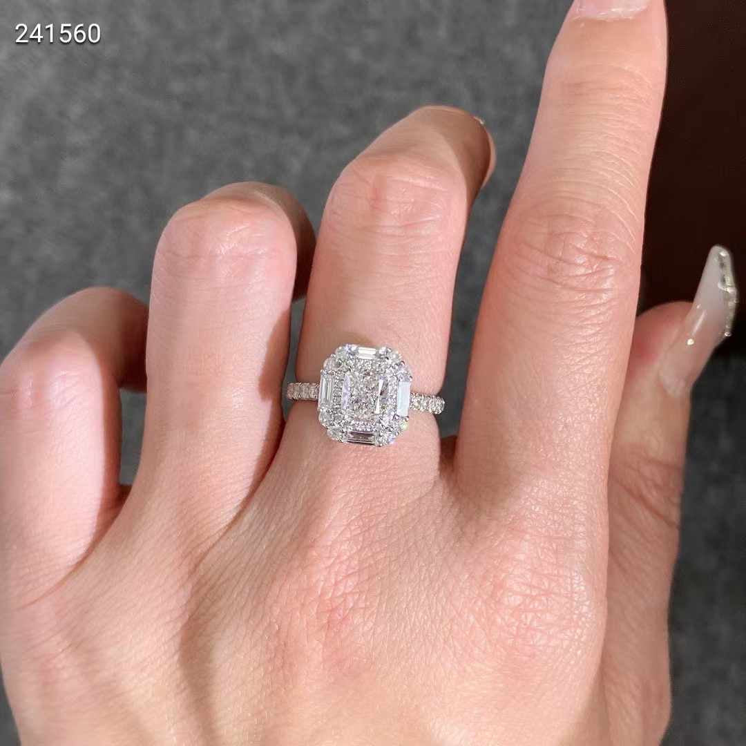 Beautiful lab-grown diamond -1CT FVS2