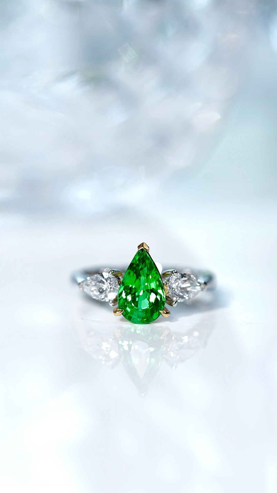 1.90 CT Tsavorite pear shape diamond ring