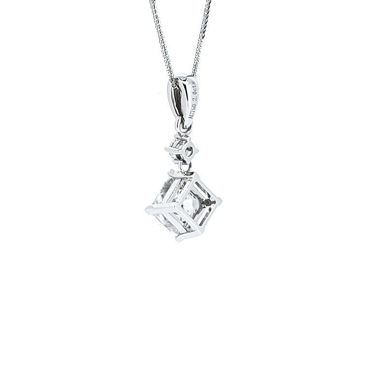 Princess-cut diamond Pendant