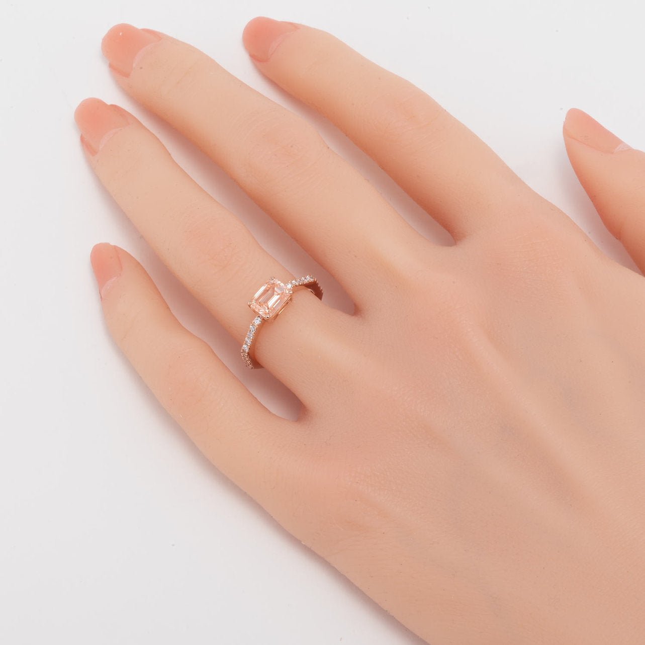 Fancy Pink Lab-grown Diamond setting