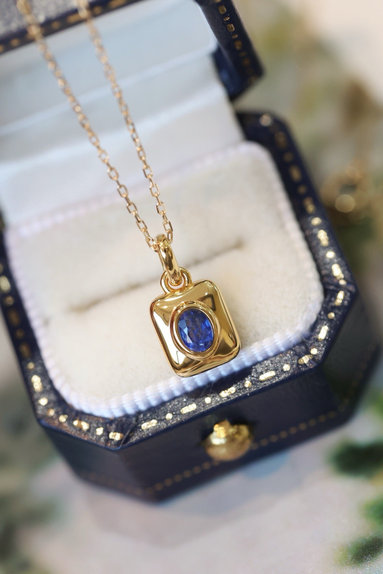 18K 0.2 CT Royal Blue Natural Sapphire Pendant