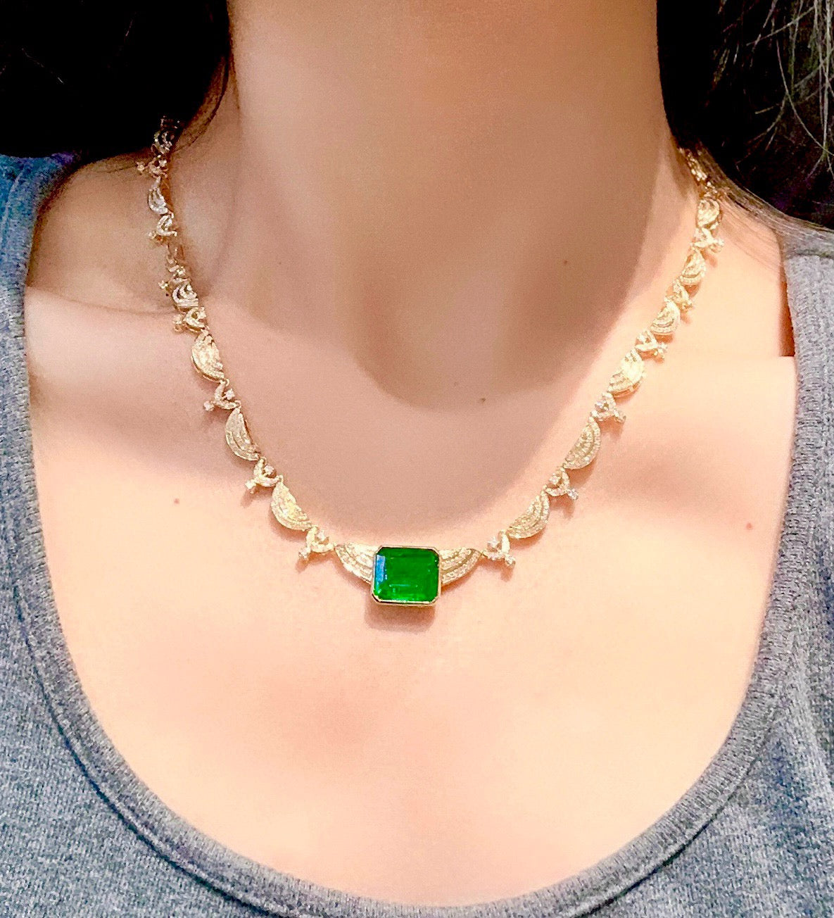 18K Muzo Green Emerald Diamond Luxury Necklace