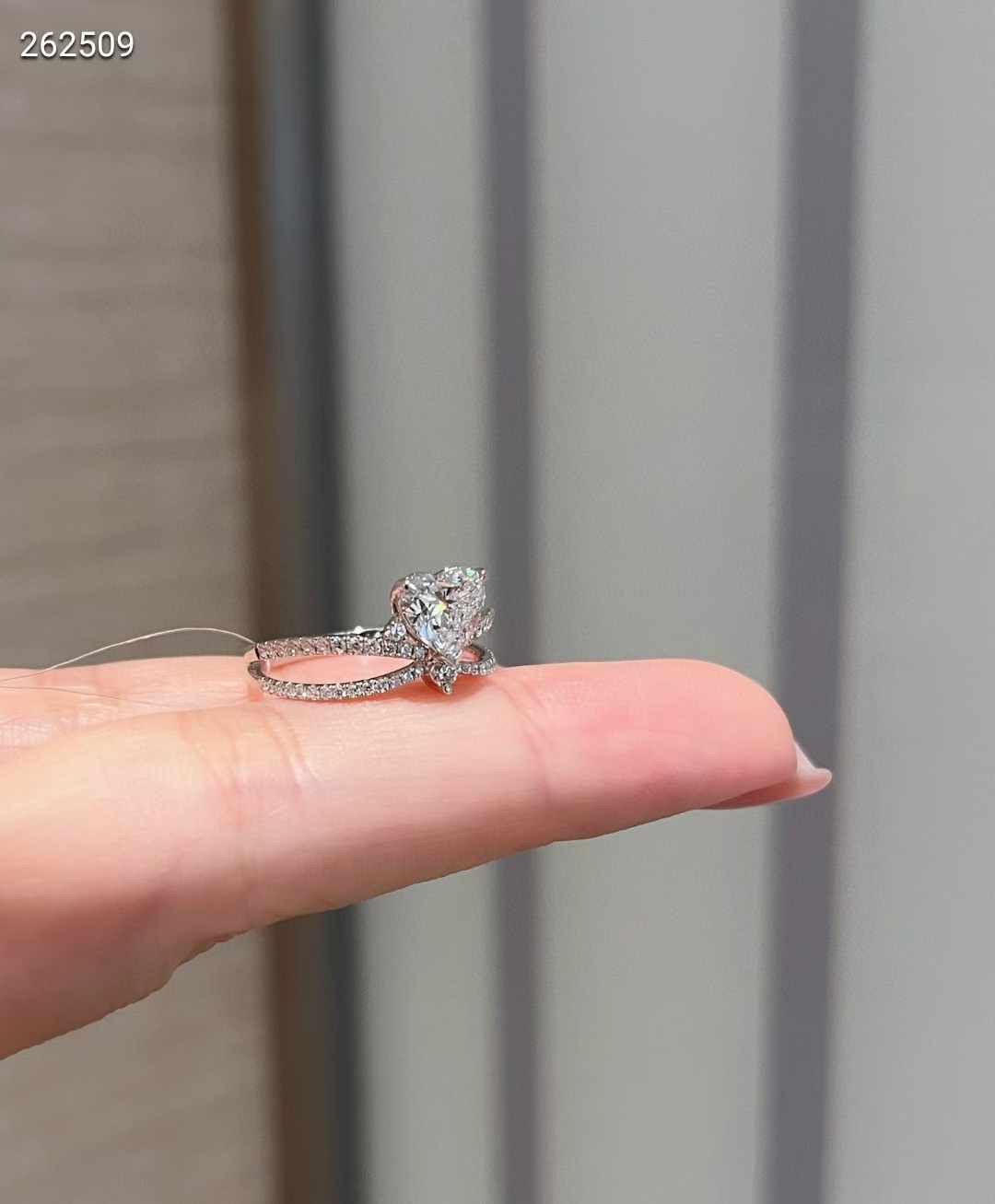 18K 1CT Heart shape Lab-grown Diamond Ring