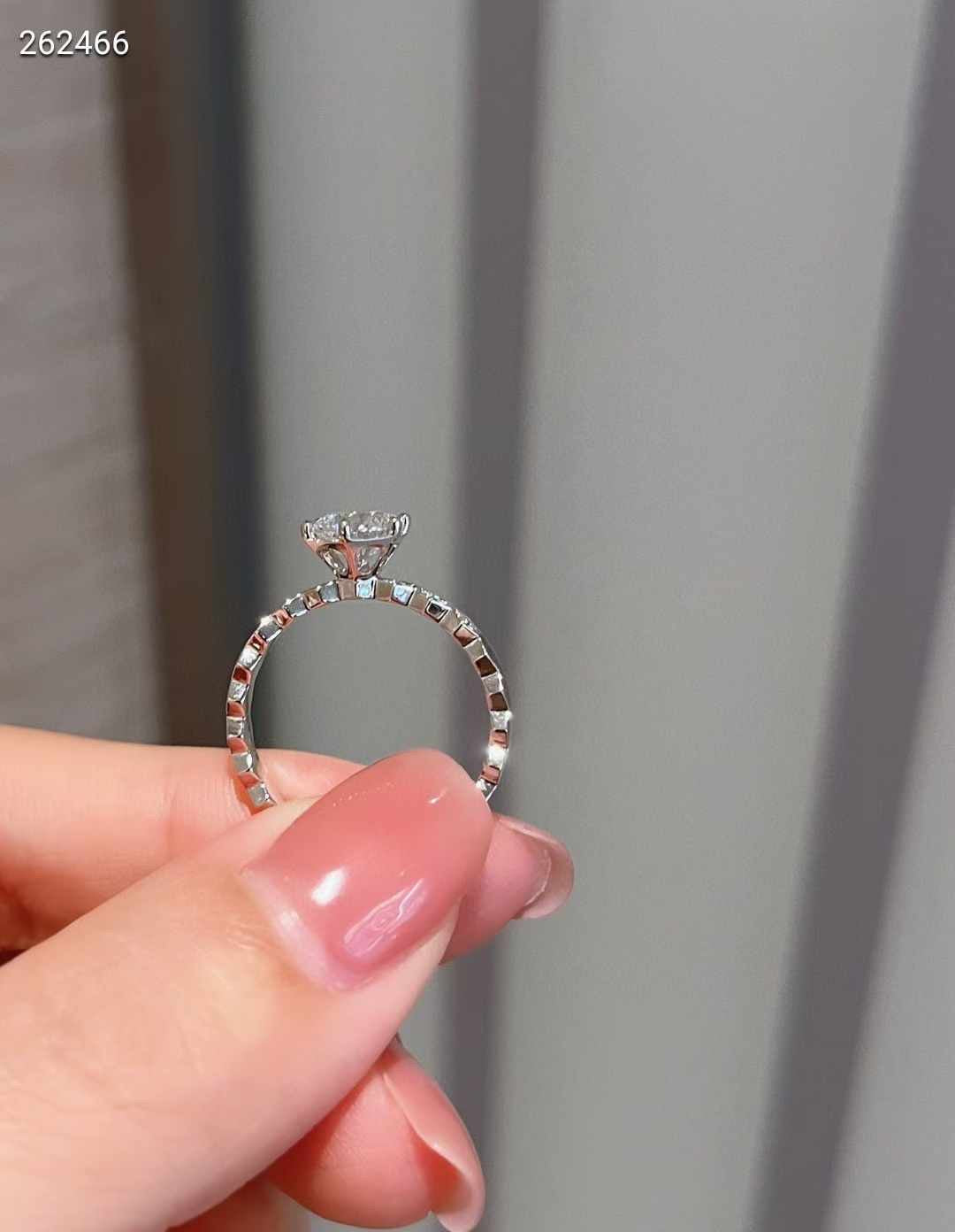 1CT Lab-grown Diamond Ring w Diamond shape setting