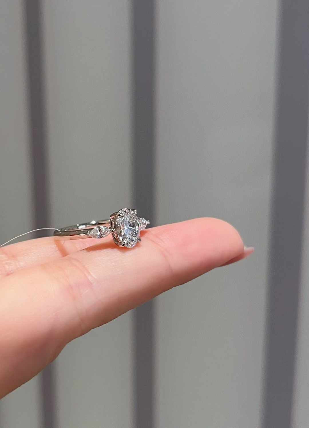 1CT Oval cut Lab-grown Diamond Ring