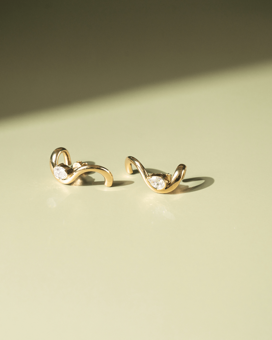 Coquette Lab Diamond Curve Stud - Lotus Diamond