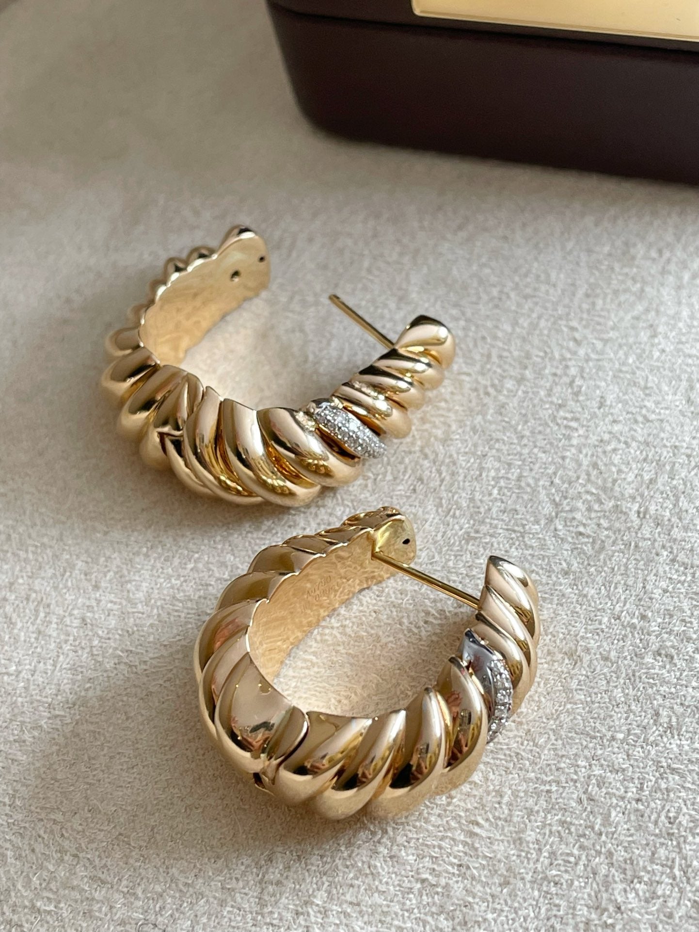 18k gold  Chic  croissant earrings