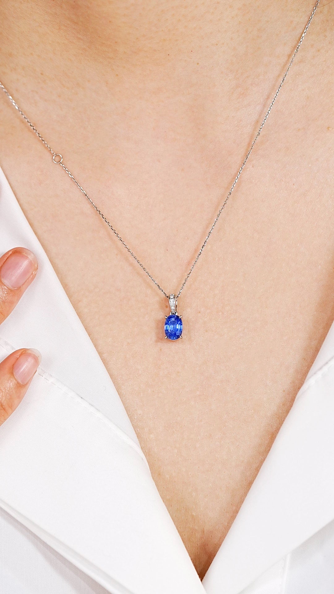 Sapphire pendant - Style A