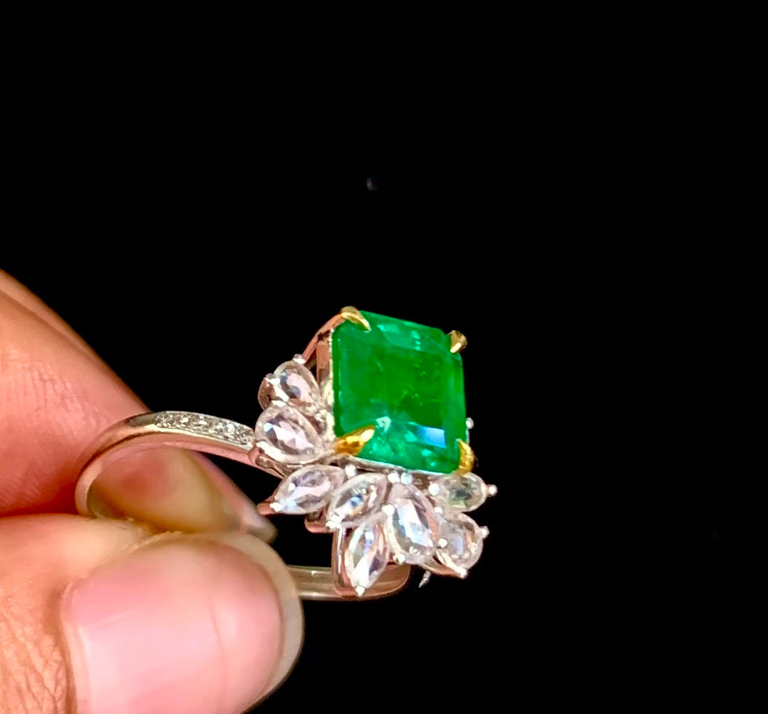 Muzo Emerald ring